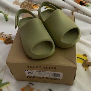 YEEZY INFANT SLIDES